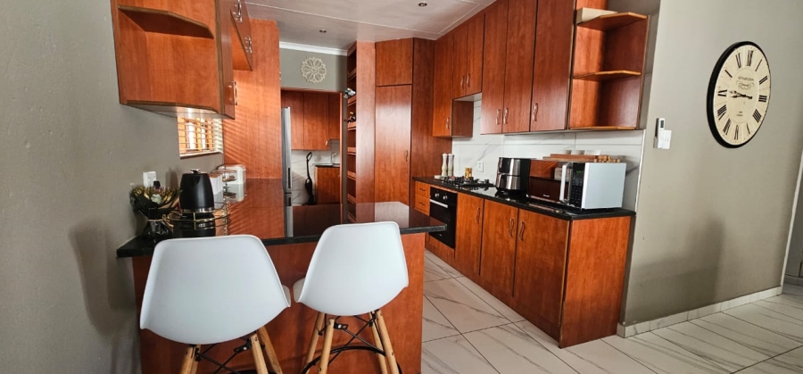 To Let 3 Bedroom Property for Rent in Safari Gardens North West